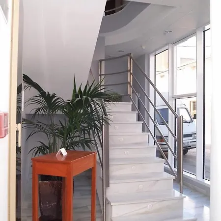 Ξενοδοχείο Isabel 2*