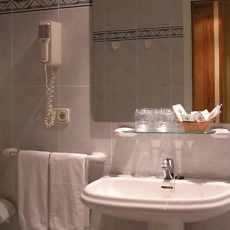 Isabel Hotel